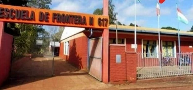 Denuncias de abuso en la Escuela 617 de El Soberbio: un profesor señalado por encerrar y fotografiar a alumnas.