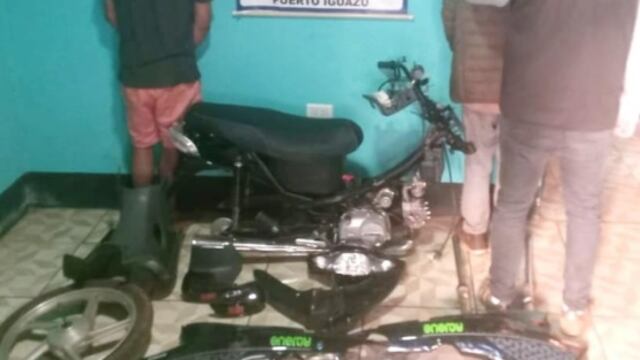 Puerto Iguazú: dos jóvenes detenidos tras el robo de una motocicleta.