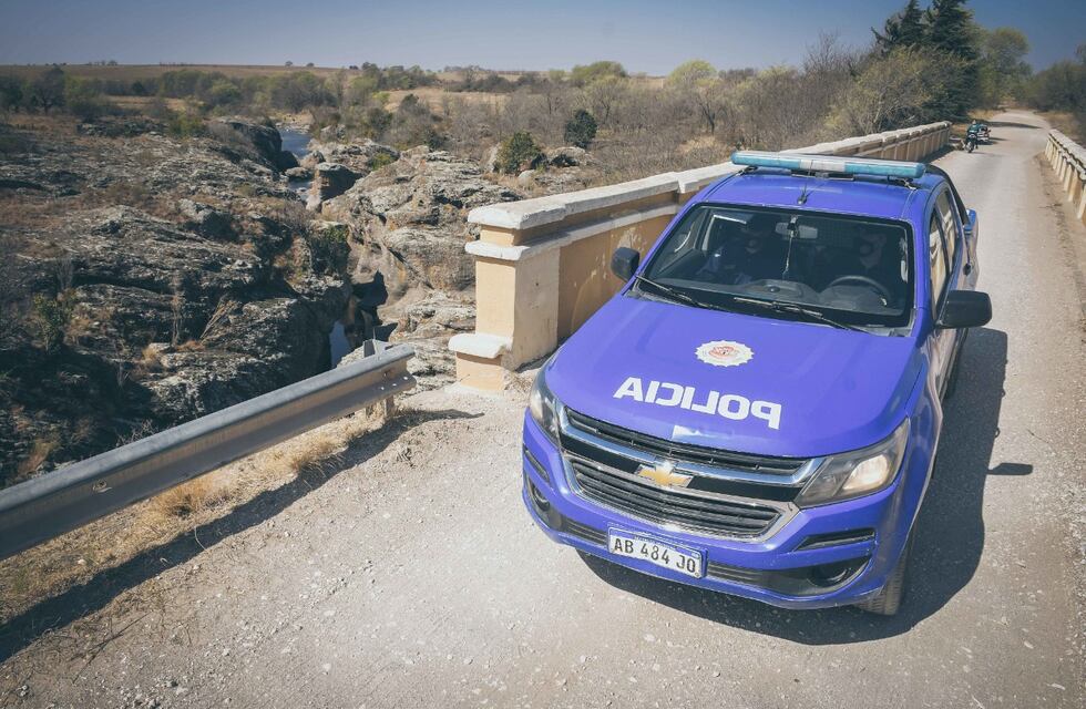 Regaló una pistola y la entregaron a la Policía de Córdoba: “Es un peligro para mi hijo”