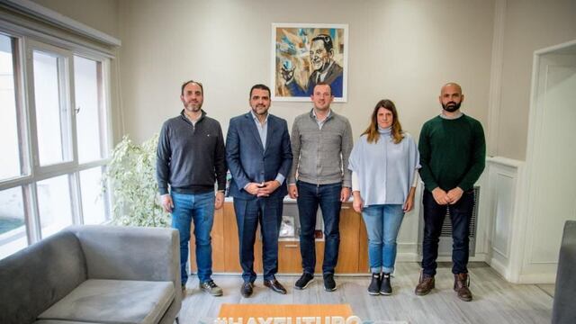 El Comisario europeo para el Medio Ambiente, la Antártida y la Pesca ya recorrió Colombia, Brasil, Perú y ahora está en la Argentina y la única ciudad argentina que eligió visitar es Ushuaia.