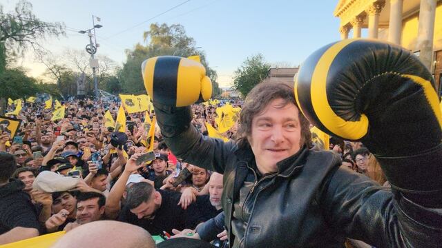 Milei, en la caravana que realizó tiempo atrás en San Luis.