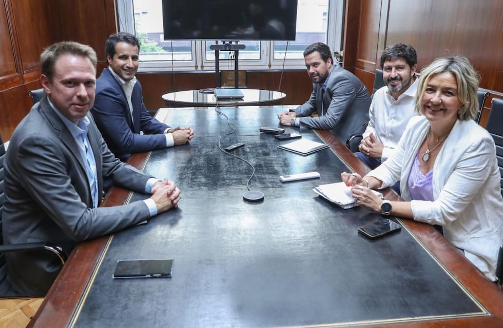 El ministro Caria recibió a representantes de Industria y Comercio de la nación