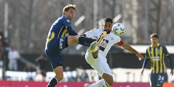 Juan Cruz Komar volvió a jugar como titular en la Academia.