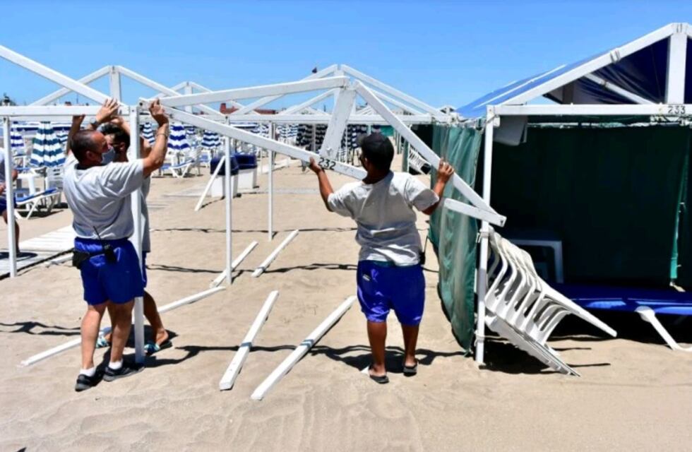 Balnearios desarman carpas y sombrillas para ceder espacio a las playas públicas