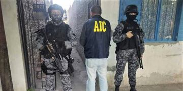 Atraparon a un albañil falso que trasladaba cocaína en Rosario.