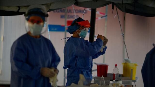 Un operativo de testeo en un barrio cordobés. (Pedro Castillo)