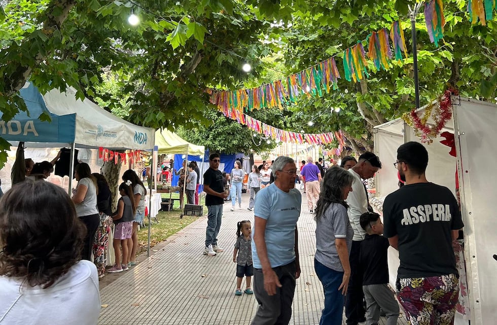 Gonzales Chaves celebró la Feria de Emprendedores – Especial Navidad