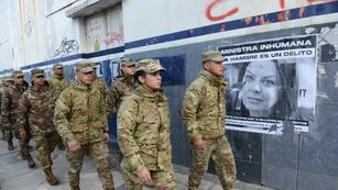 Ejército comienza con la repartición de alimentos guardados en Villa Martelli.