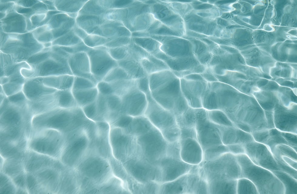 Encontró sin vida a su esposo en la pileta de su casa: horror en Córdoba