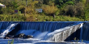 El sitio nace de la unión del río Yuspe y San Francisco, que desemboca en el río Cosquín.