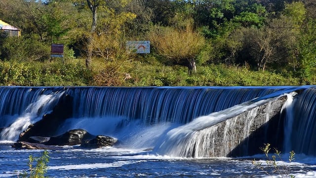 El sitio nace de la unión del río Yuspe y San Francisco, que desemboca en el río Cosquín.