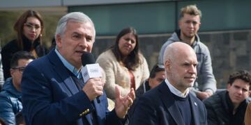Gerardo Morales y Horacio Rodríguez Larreta en el predio Orfeo de Salsipuedes, Córdoba, en la presentación de propuestas de gobierno de Juntos por el Cambio.