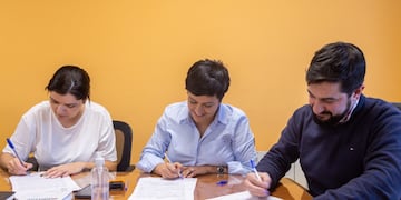 Se firmó la recomposición salarial para el sector docente de la provincia