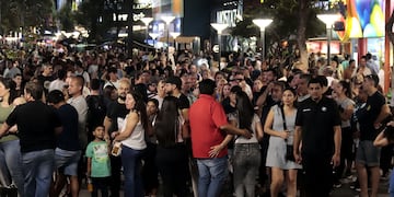 Villa Carlos Paz desbordó de turistas en la Semana Santa (La Voz).