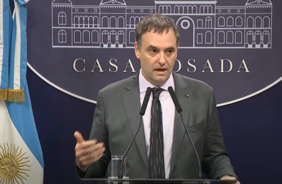 Manuel Adorni: “Lejos estamos de querer cerrar universidades”