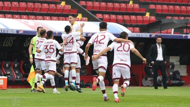 Lanús goleó a Colón 4 a 1