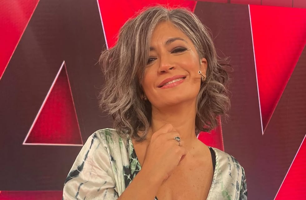 A sus 47 años, Carla Conte modeló frente a cámara con un sensual traje de baño y se llevó todos los piropos