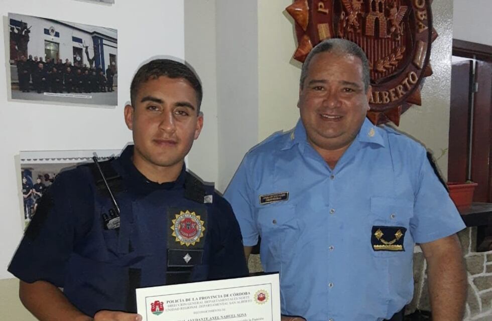 Noble gesto: en su primer año como policía, encontró una billetera con mucho dinero y decidió devolverla