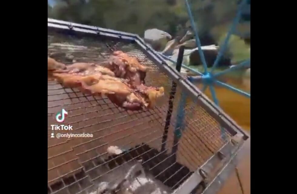 “Parrilla de alta tecnología”: la insólita técnica de un cordobés para hacer asado en el río