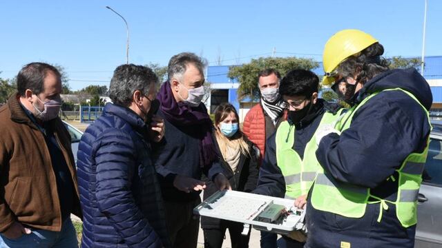 Recorrida de Luis Castellano por las obras en el área industrial