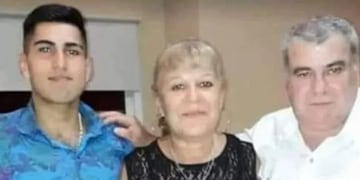 Agustín Leonel Chiminelli (24 años) junto a sus padres, Carlos Rubén Chiminelli (69) y Liliana Esther Sánchez (64).