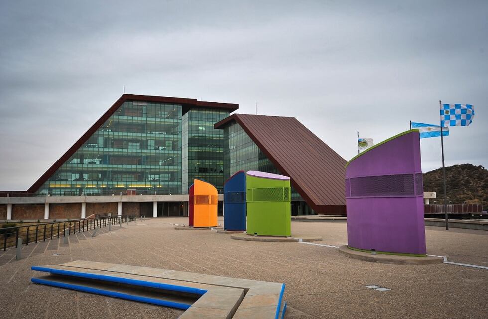 Los estatales puntanos cobrarán sueldo y aguinaldo el 30 de junio