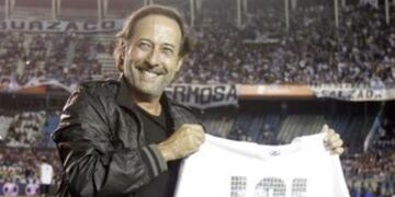 Los famosos hinchas de Racing: desde John Lennon, Al Pacino, Zuckerberg hasta Gustavo Cerati.