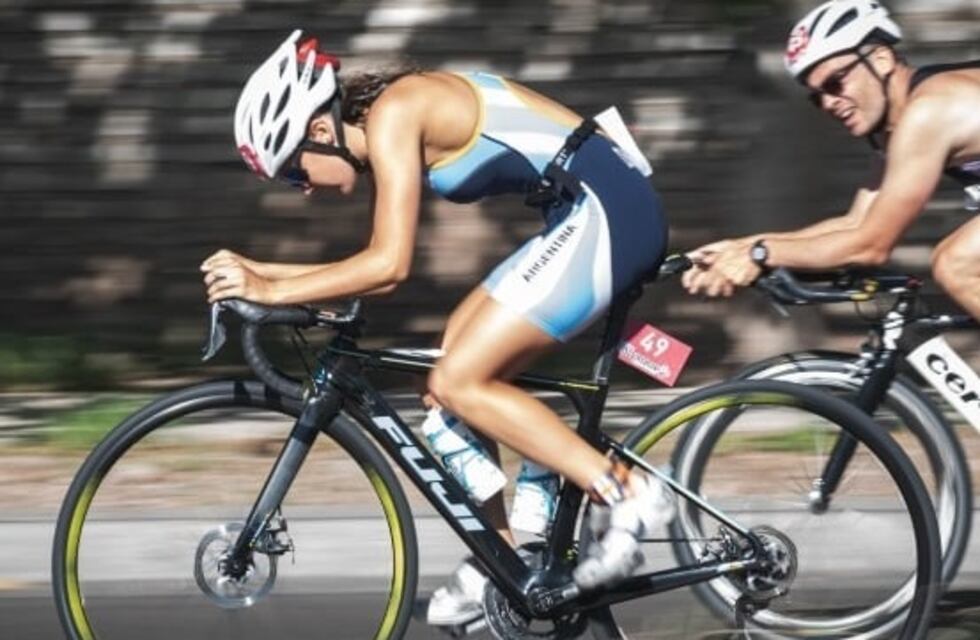 Triatlón de Godoy Cruz: Lautaro Delgado y Cecilia Zagarra fueron imparables