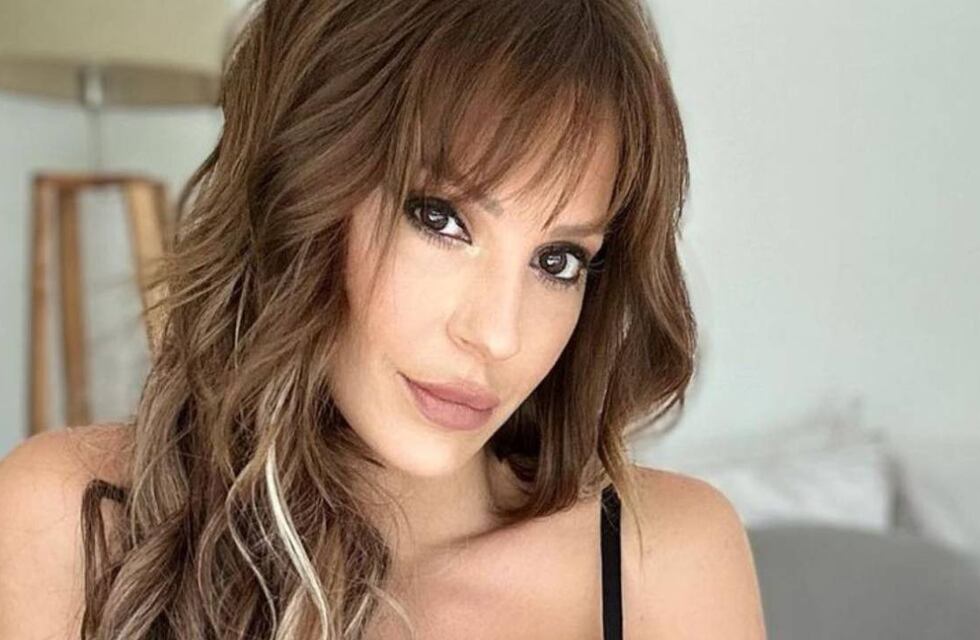 Noelia Marzol deslumbró con una microbikini roja mientras espera la llegada del verano