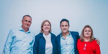 El precandidato a intendente de Rafaela, Ceferino Mondino, la candidata a vicegobernadora de Maximiliano Pullaro, Gisela Scaglia y los precandidatos a concejal, Alejandro Saione y Alejandra Barberis