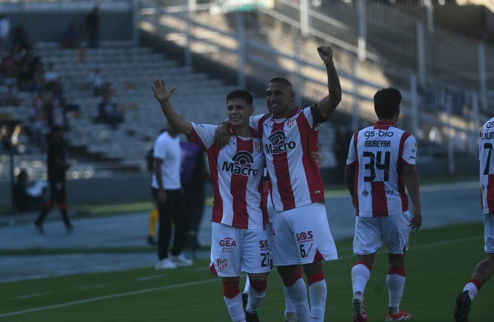 Los goles de Luna y Portillo en contra para que Instituto le dé vueltas el clásico a Talleres en el Kempes