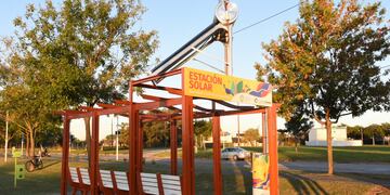 Estación solar de la ciclovía de Estanislao del Campo