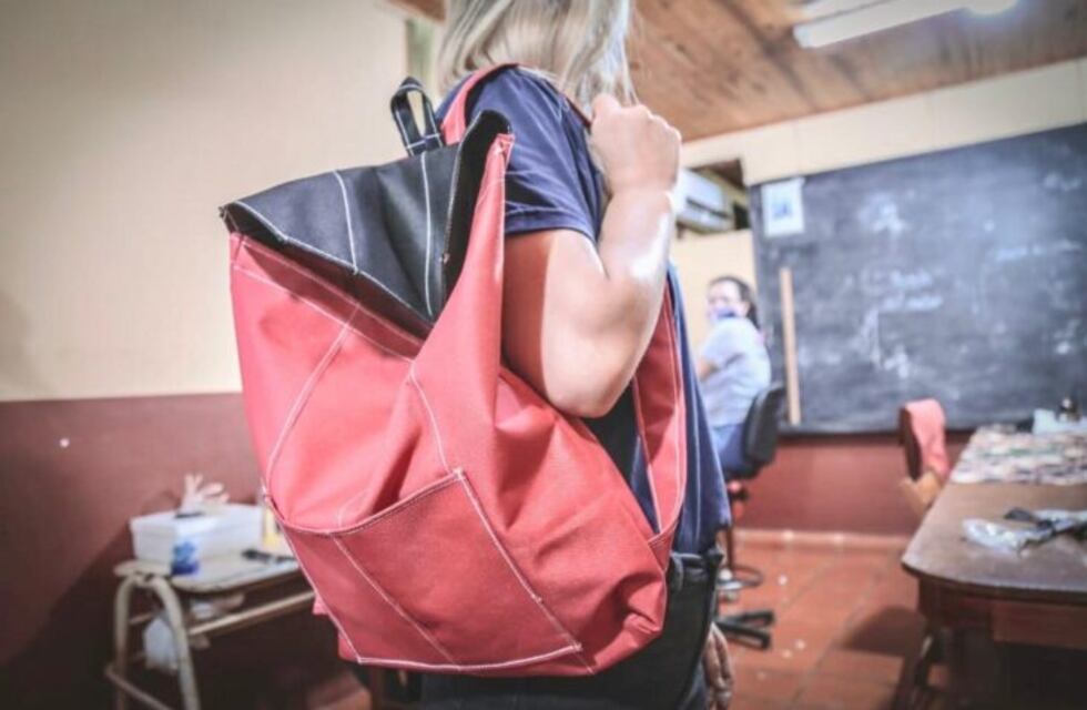 El departamento de Ornamentación de Eldorado continúa su trabajo de confección con materiales reciclados