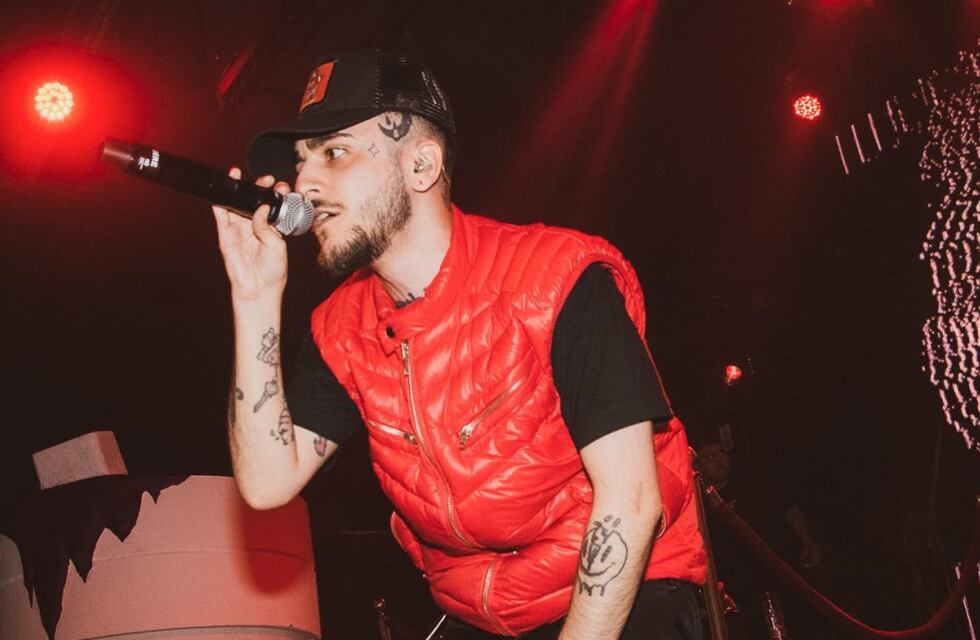 Muerejoven expuso sus Términos y Condiciones con un show explosivo en Niceto