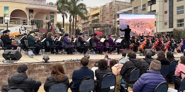 “Entre Montañas”: música y danza emocionaron en los Jardines Municipales en Villa Carlos Paz
