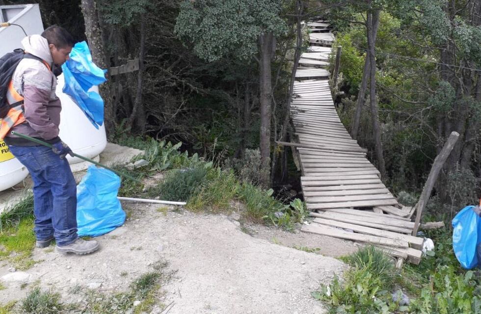 Ushuaia: realizaron jornada de limpieza del Arroyo cercano a la calle Isla Redonda