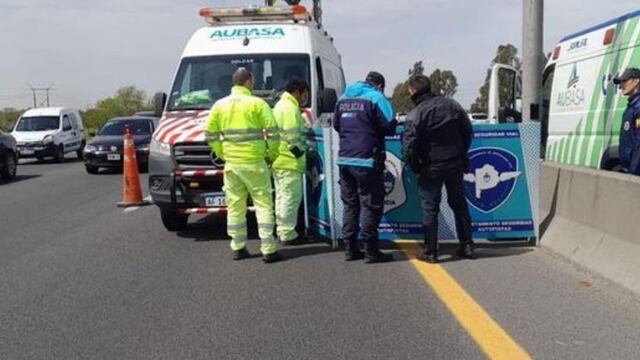 Dos muertos al ser arrollados en la autopista 25 de Mayo (La Plata Noticias).