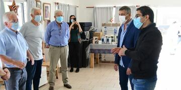 El Ministro de la Salud Diego Cardozo entregó insumos médicos a los hospitales y se reunió con instituciones de la salud privada para mejorar el sistema de salud de la ciudad.