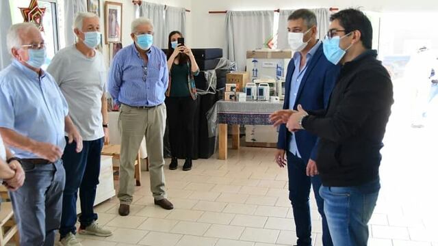 El Ministro de la Salud Diego Cardozo entregó insumos médicos a los hospitales  y se reunió con instituciones de la salud privada para mejorar el sistema de salud de la ciudad.