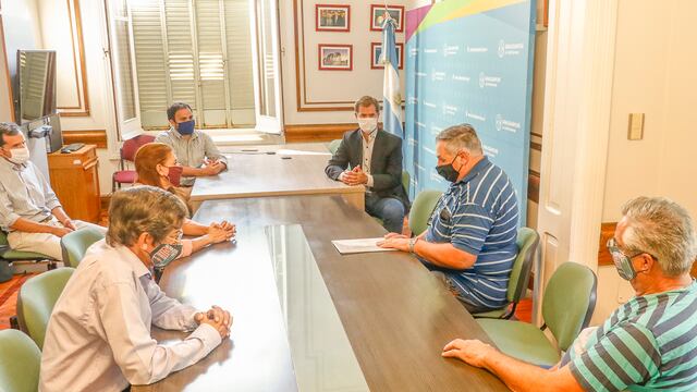 Sindicatos municipales negocian aumento salarial
