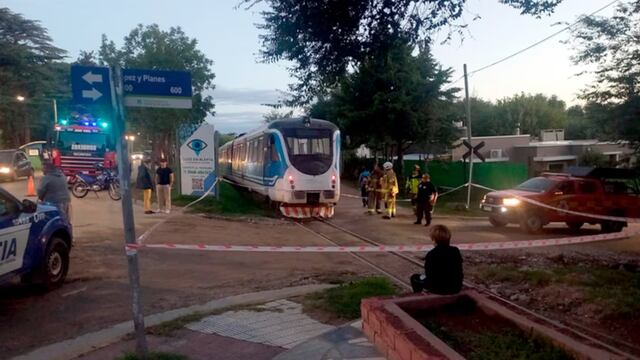 Choque entre el Tren de las Sierras y un auto en Córdoba.