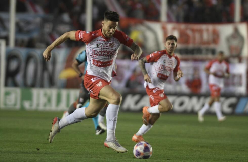 Instituto perdió en la visita a Morón, malogró un penal y aún no aseguró su lugar en semifinales