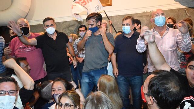 El domingo eran todos festejos en Convergencia. El lunes, silencio. No hay ganadores aún.