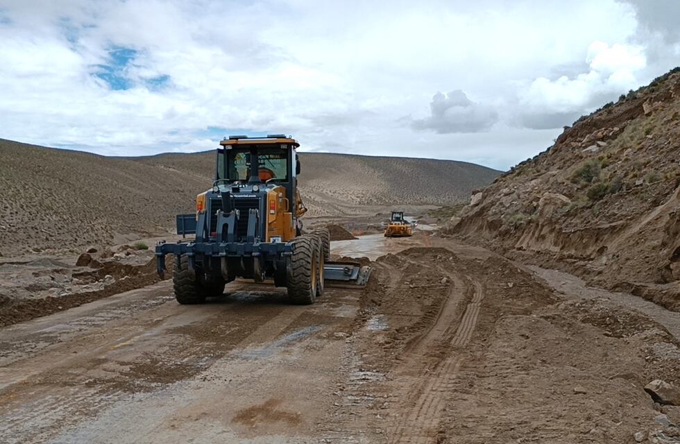 Cuadrillas viales siguen trabajando en rutas afectadas por el temporal en Jujuy