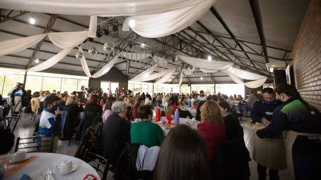 El Té solidario de la Fiesta de la Ganadería reunió y entregó más de $70.000 a Los Tibuones del Atuel.