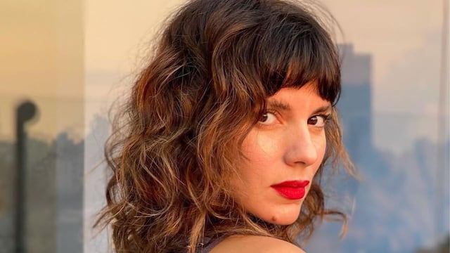 Los complementos ideales para el verano que luce Gimena Accardi.