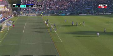 El árbitro se apoyó en el VAR para convalidar el gol del empate de Gimnasia ante Talleres.