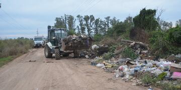 Limpieza de microbasurales en los caminos rurales de Rafaela