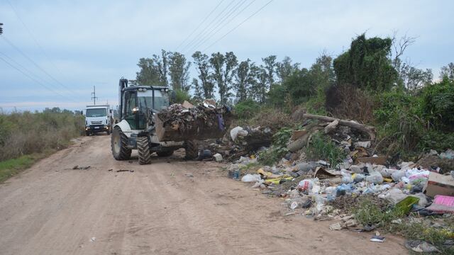 Limpieza de microbasurales en los caminos rurales de Rafaela