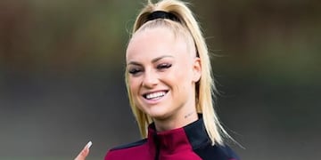 Alisha Lehmann, la futbolista suiza, deslumbró en microbikini desde Brasil